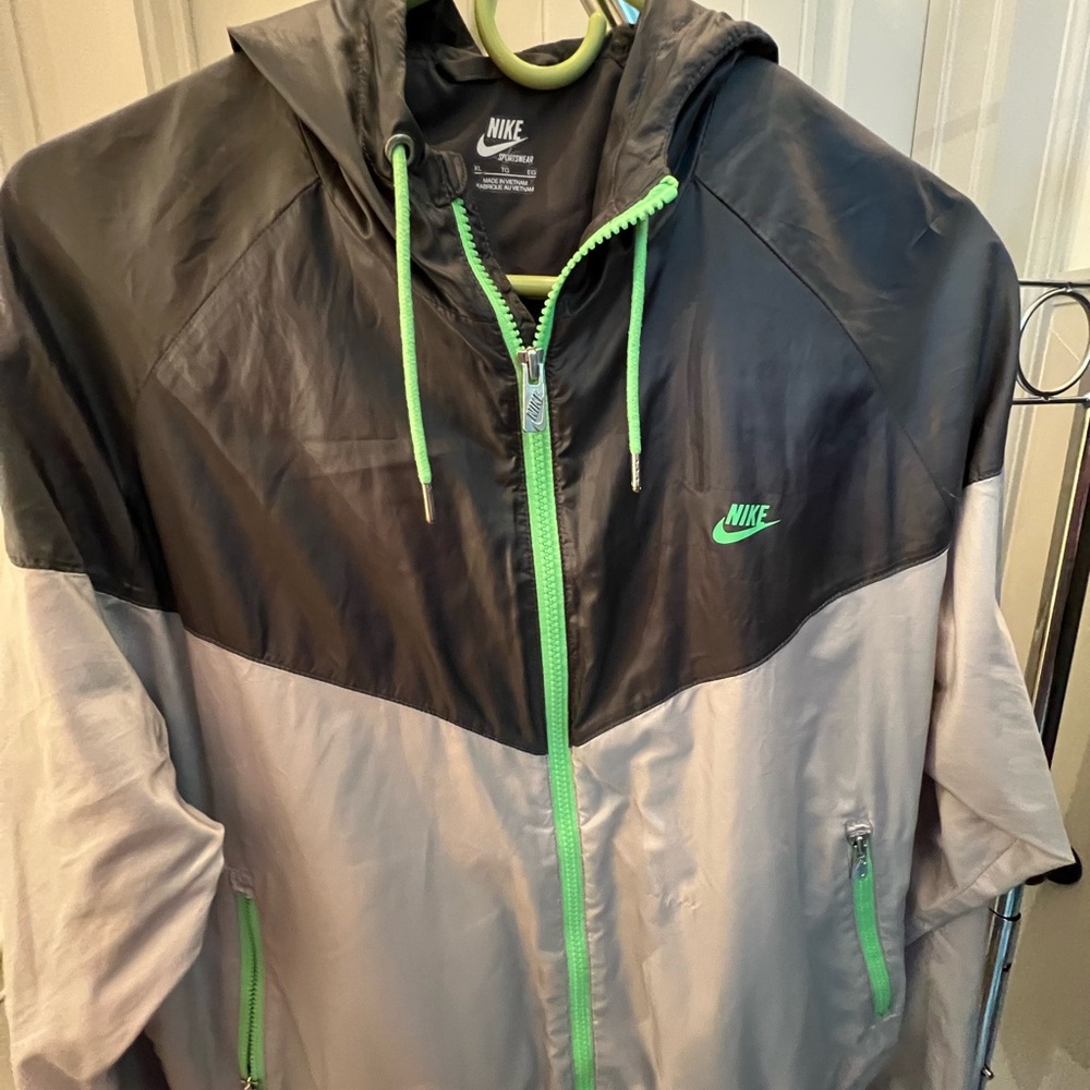 Nike Men's Black and Gray Jacket